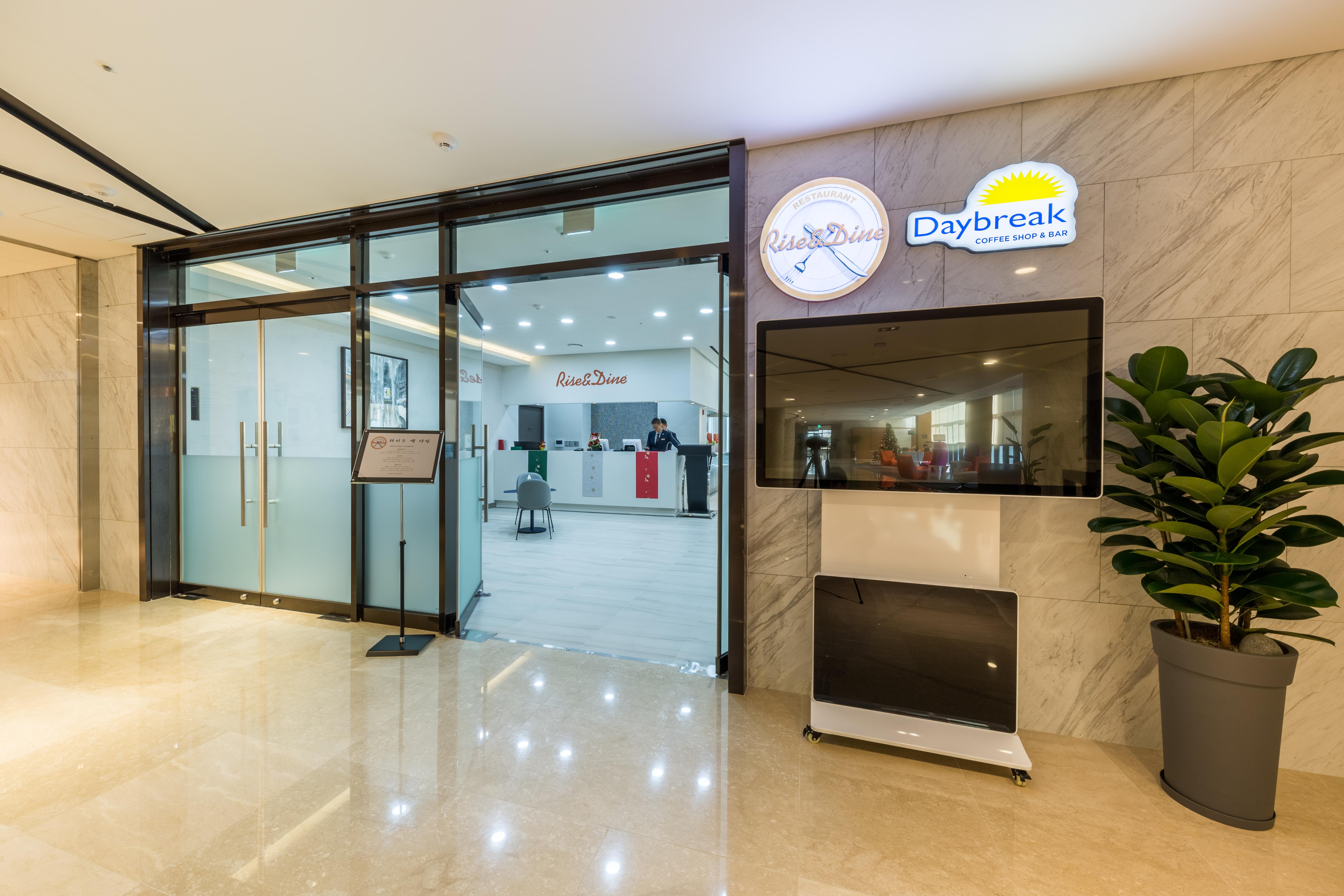 Howard Johnson By Wyndham Incheon Airport Екстериор снимка
