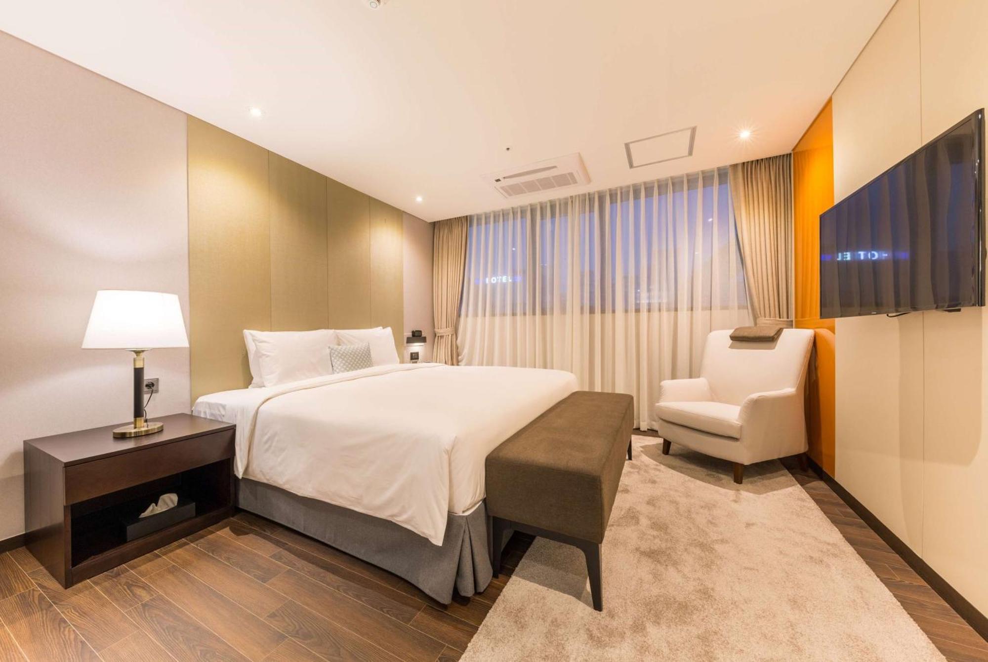 Howard Johnson By Wyndham Incheon Airport Екстериор снимка