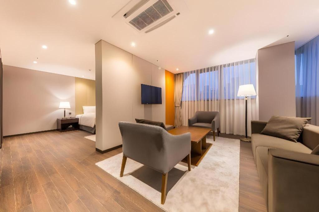 Howard Johnson By Wyndham Incheon Airport Екстериор снимка