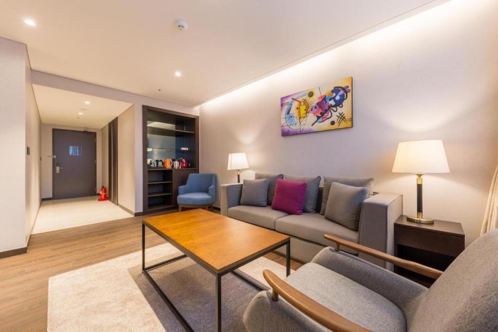 Howard Johnson By Wyndham Incheon Airport Екстериор снимка