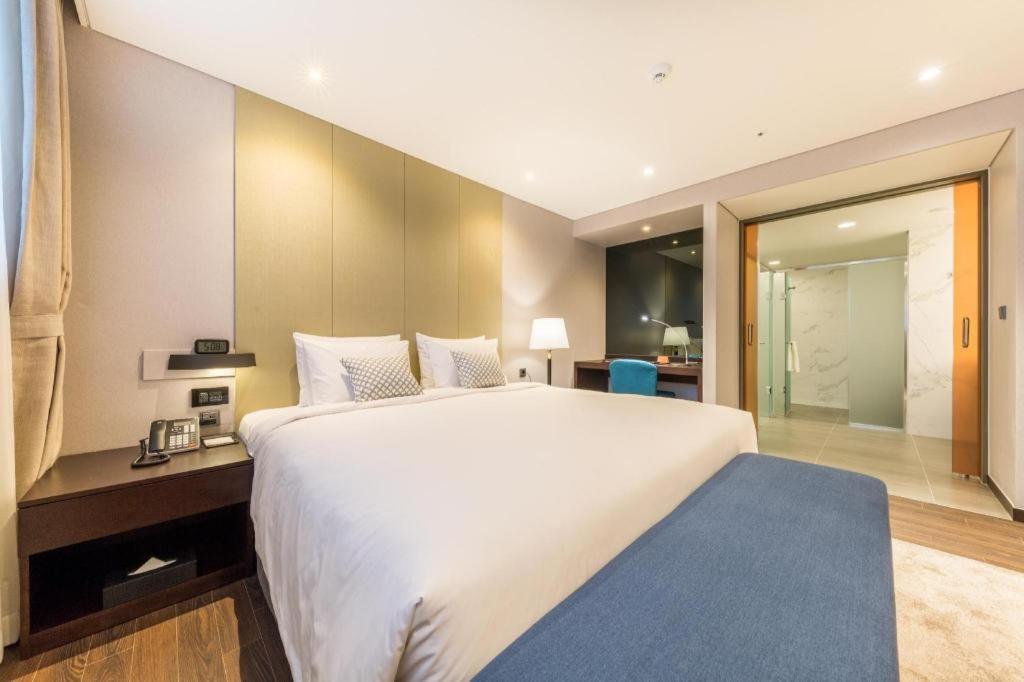 Howard Johnson By Wyndham Incheon Airport Екстериор снимка