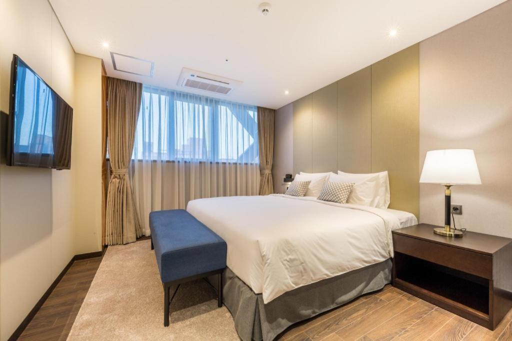 Howard Johnson By Wyndham Incheon Airport Екстериор снимка