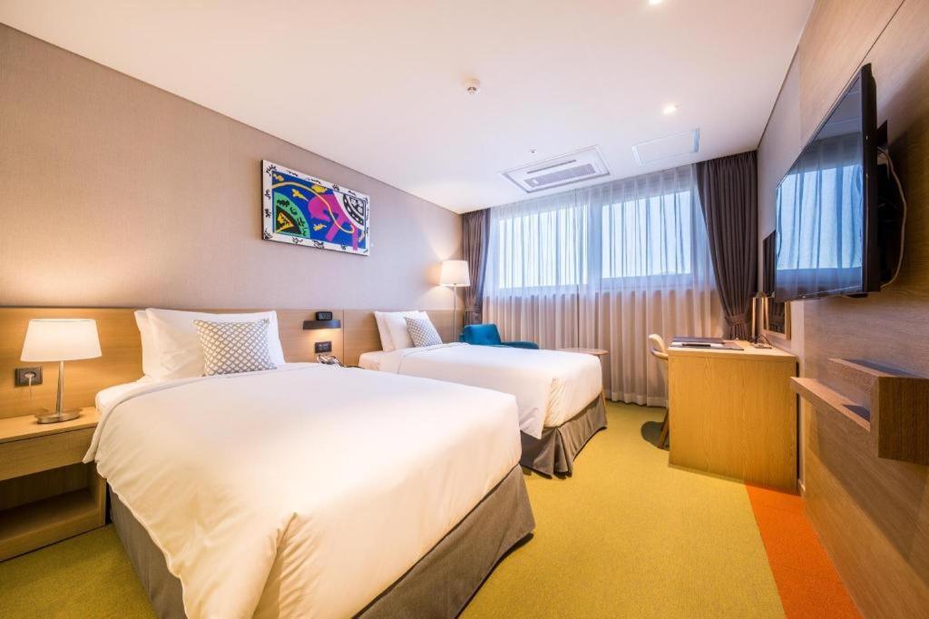 Howard Johnson By Wyndham Incheon Airport Екстериор снимка
